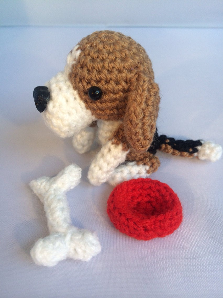 Mini Beagle Crochet Dog with Bone & Bowl, Crochet Toy Animal, Handmade Gift Boxed, Beagle Gift, Dog Lovers Gift, Beagle Toy,